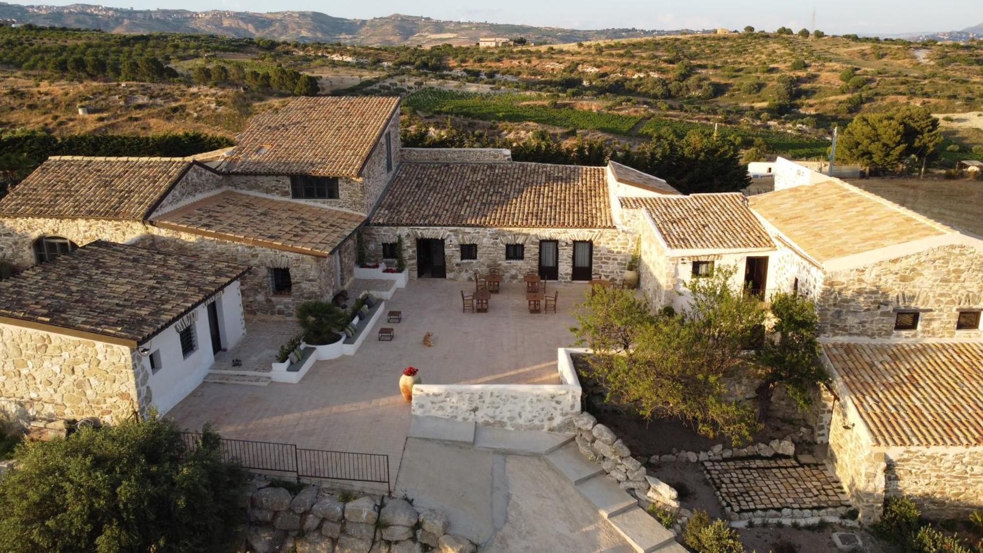 Borgo Delle Pietre Hotel Porto Empedocle Exterior photo